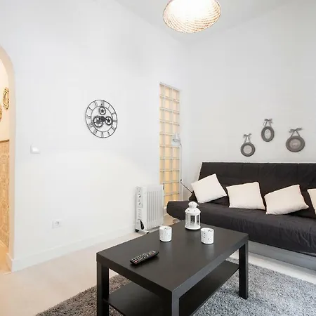 Trendy Alcantara Apartment